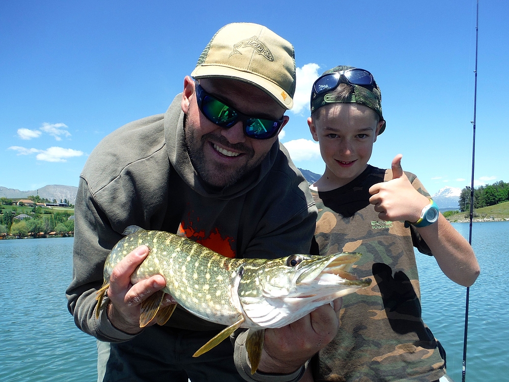 Brochet pris au leurre par Jules.