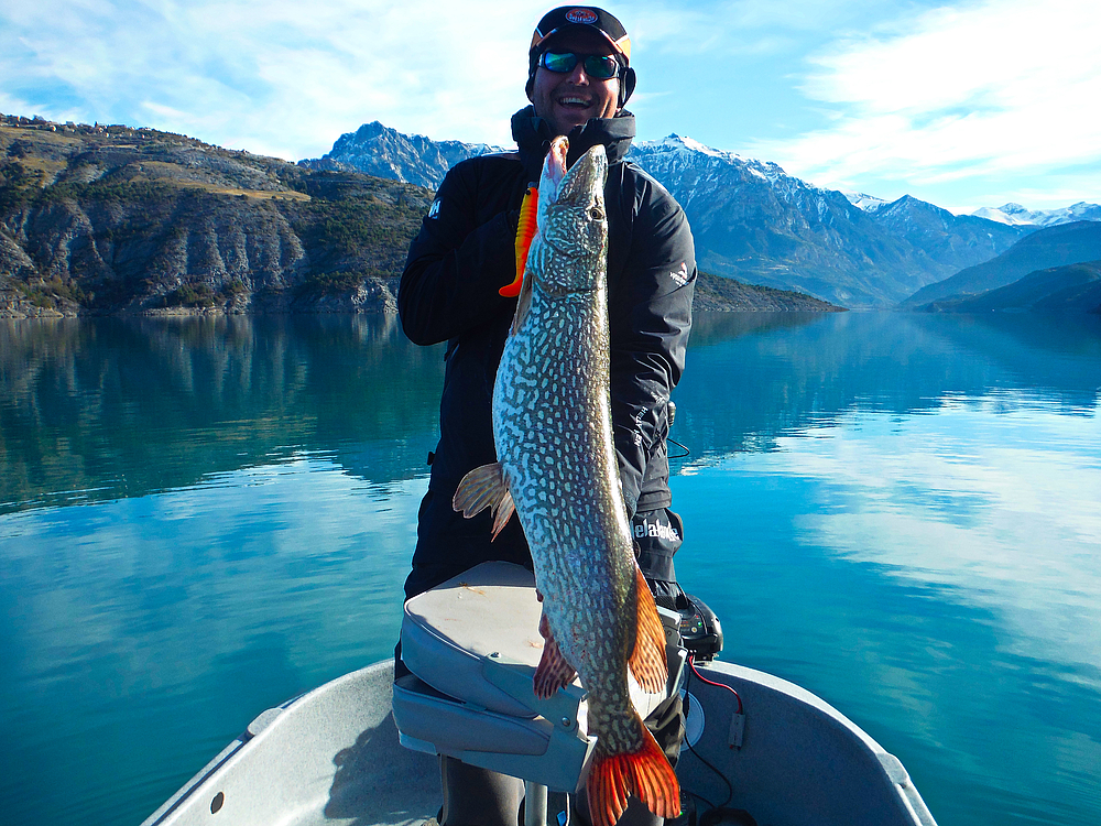 Brochet 120 cm Lac de Serre-Ponçon.